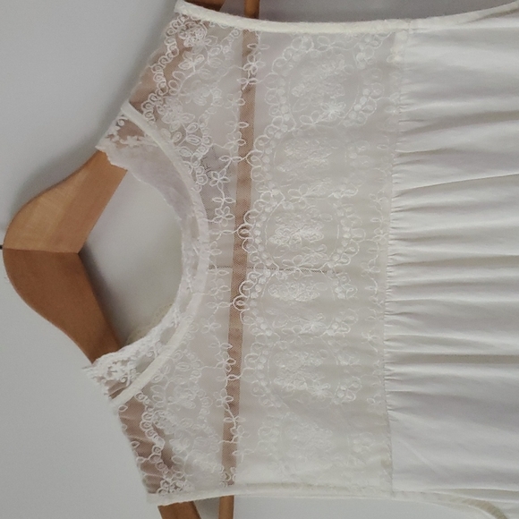 Ann Taylor Loft, lace collar detail blouse in cream, size L - Picture 2 of 3